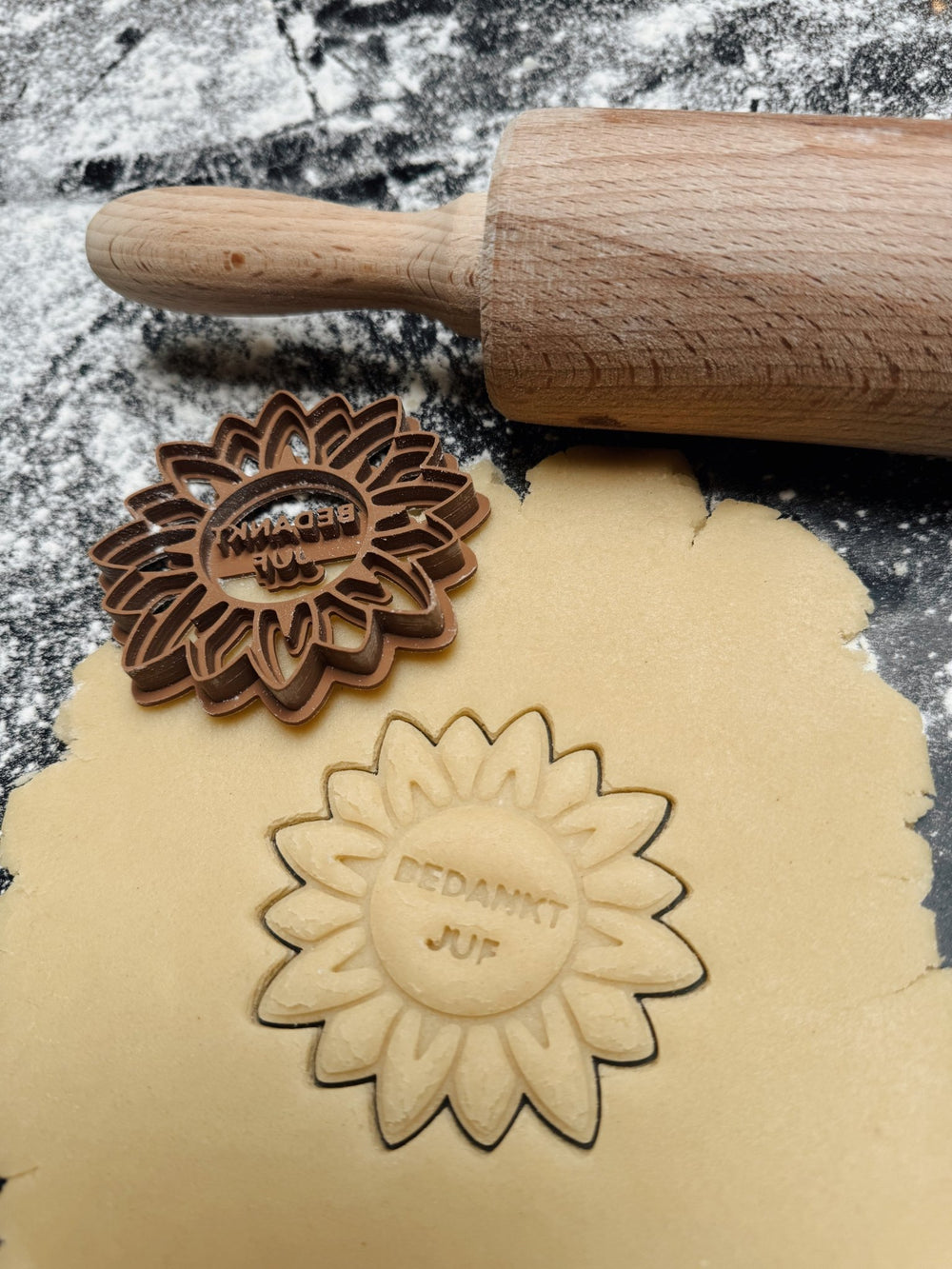 Bedankt juf - zonnebloem koekjesvorm - Samenmetdekindjes - Samenmetdekindjes